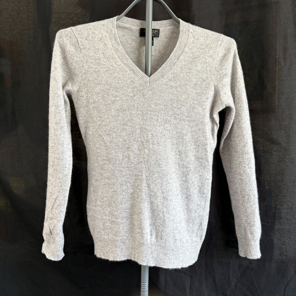 Charter Club Luxury 100% Cashmere V-Neck Sweater Women's S Gray Quiet Luxury